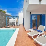 펜션 Maria Del Mar 2 Minutes To Supermarkets, 10 Minutes To Marina Rubicon, Pool, High Speed Wifi 플라야블랑카