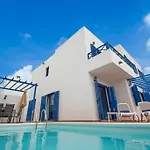 Maria Del Mar 2 Minutes To Supermarkets, 10 Minutes To Marina Rubicon, Pool, High Speed Wifi 펜션 플라야블랑카