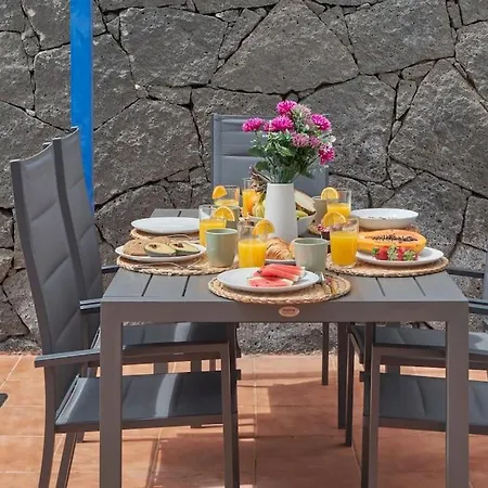 펜션 Maria Del Mar 2 Minutes To Supermarkets, 10 Minutes To Marina Rubicon, Pool, High Speed Wifi *