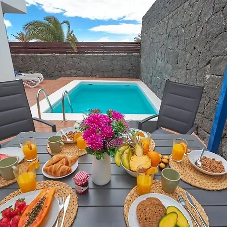 펜션 Maria Del Mar 2 Minutes To Supermarkets, 10 Minutes To Marina Rubicon, Pool, High Speed Wifi