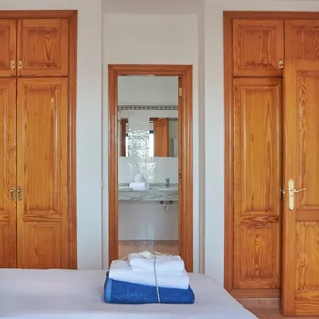 Maria Del Mar 2 Minutes To Supermarkets, 10 Minutes To Marina Rubicon, Pool, High Speed Wifi Ferienhaus