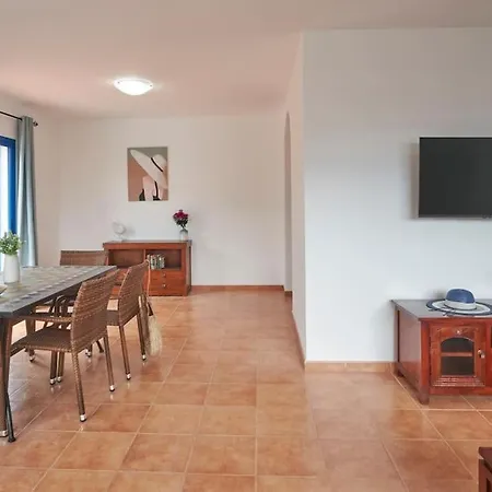 Maria Del Mar 2 Minutes To Supermarkets, 10 Minutes To Marina Rubicon, Pool, High Speed Wifi Ferienhaus