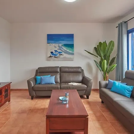 Maria Del Mar 2 Minutes To Supermarkets, 10 Minutes To Marina Rubicon, Pool, High Speed Wifi Holiday home