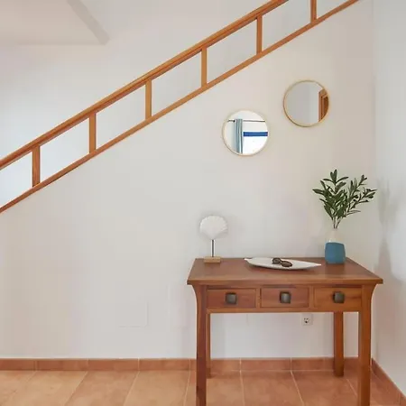 Maria Del Mar 2 Minutes To Supermarkets, 10 Minutes To Marina Rubicon, Pool, High Speed Wifi Holiday home *