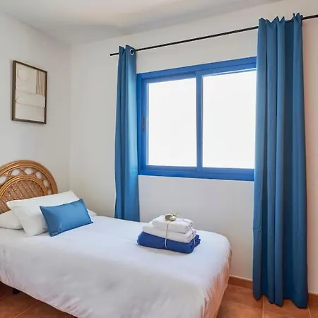 Maria Del Mar 2 Minutes To Supermarkets, 10 Minutes To Marina Rubicon, Pool, High Speed Wifi Holiday home *