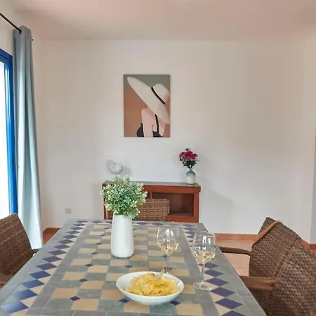 Maria Del Mar 2 Minutes To Supermarkets, 10 Minutes To Marina Rubicon, Pool, High Speed Wifi Holiday home