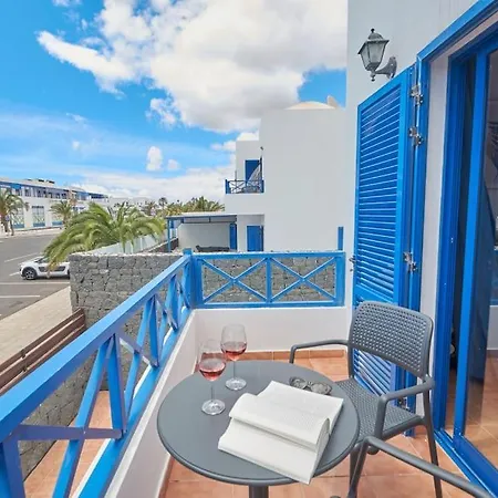 Vakantiehuis Maria Del Mar 2 Minutes To Supermarkets, 10 Minutes To Marina Rubicon, Pool, High Speed Wifi *